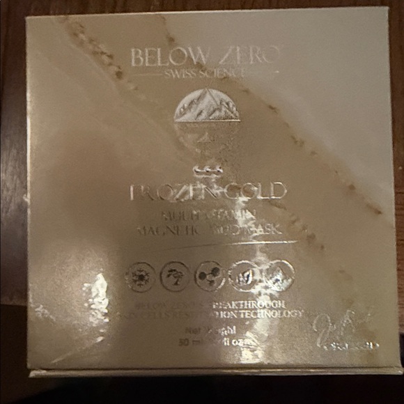 Gold Multi-Vitamin Magnetic mud mask